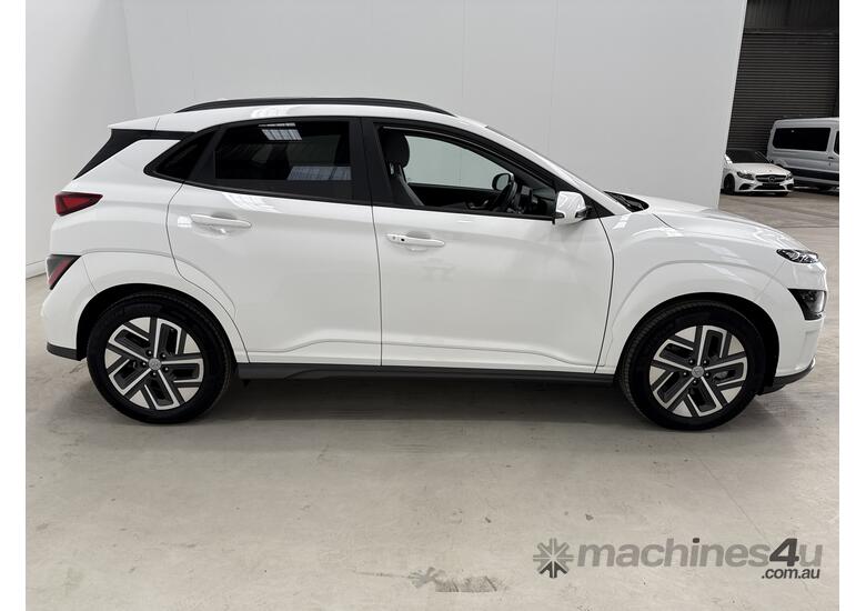 caption 2023 Hyundai Kona Electric Elite Electric