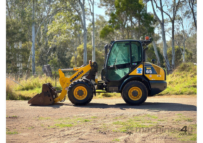 Komatsu WA65-6 Loader/Tool Carrier Loader