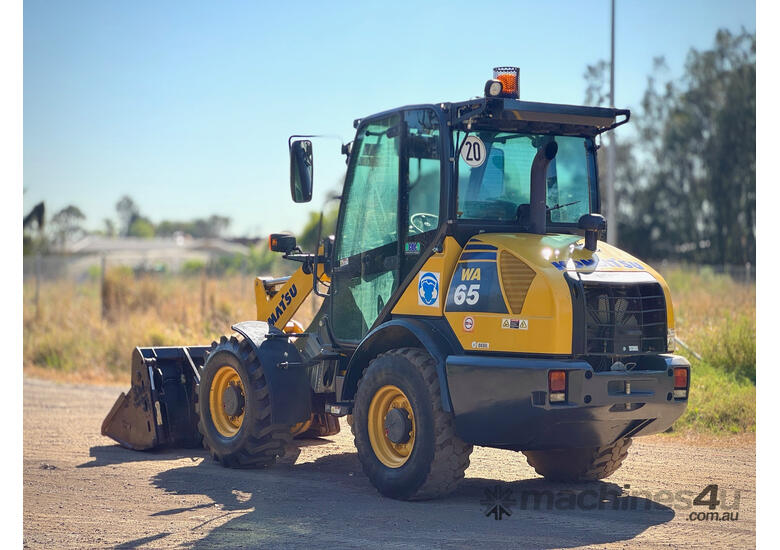 Komatsu WA65-6 Loader/Tool Carrier Loader