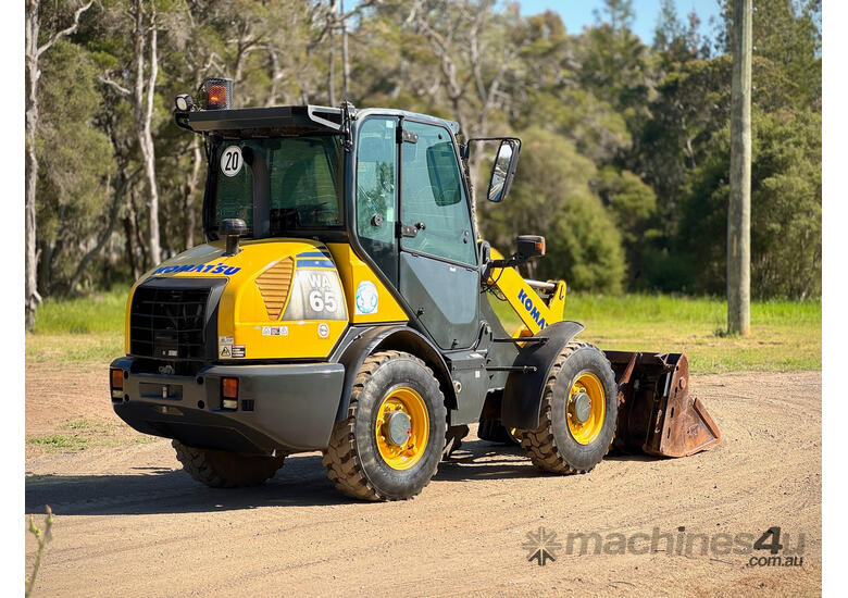 Komatsu WA65-6 Loader/Tool Carrier Loader