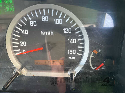 2020 Isuzu NLR 45-150 Table Top