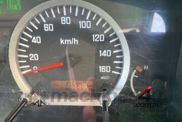 2020 Isuzu NLR 45-150 Table Top