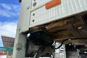 Hino 2011   300 616 4x2 Pantech