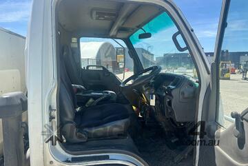 Isuzu 2001   NQR 4x2 Tipper