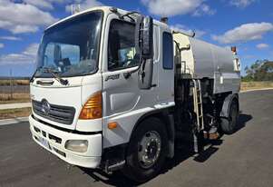 Hino 2004   Fg Truck Sweeper
