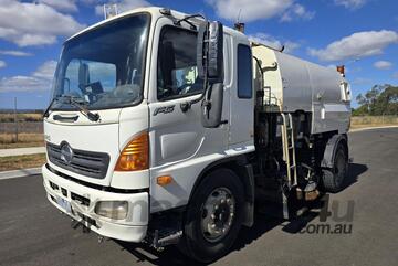 Hino 2004   Fg Truck Sweeper