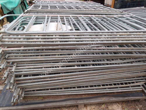 Crowd Control Barriers Temporary Fencing - Hire