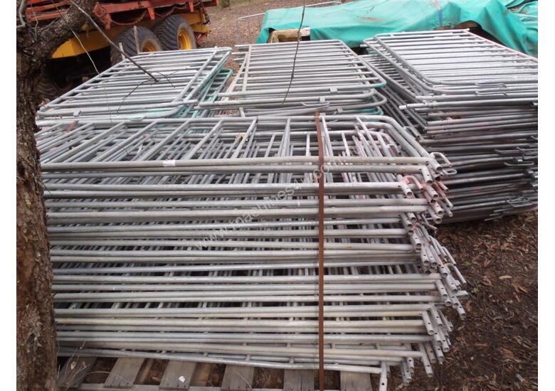 Hire custom built Crowd Control Barriers Temporary Fencing Road Safety