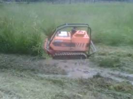    Demonstration Radio controlled slope mower - picture3' - Click to enlarge