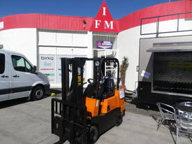Yale counterbalance forklift - picture0' - Click to enlarge