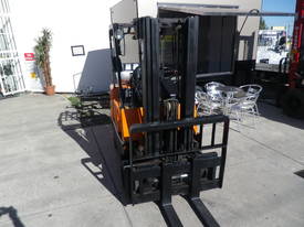 Yale counterbalance forklift - picture0' - Click to enlarge