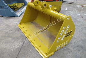 SEC 20 Ton Mud Bucket for Komatsu PC200 - Includes Pin, 1930mm Width
