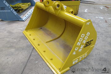 SEC 20 Ton Mud Bucket for Komatsu PC200 - Includes Pin, 1930mm Width SEC 20 Ton Mud Bucket for Komatsu PC200 - Includes Pin, 1930mm Width