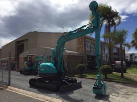  KOBELCO SK50UR WITH CLAM SHELL BUCKET - picture0' - Click to enlarge