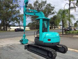  KOBELCO SK50UR WITH CLAM SHELL BUCKET - picture2' - Click to enlarge