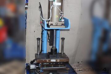 PNEUMATIC AIR PRESS BENCH 1.5 TONNE FORCE
