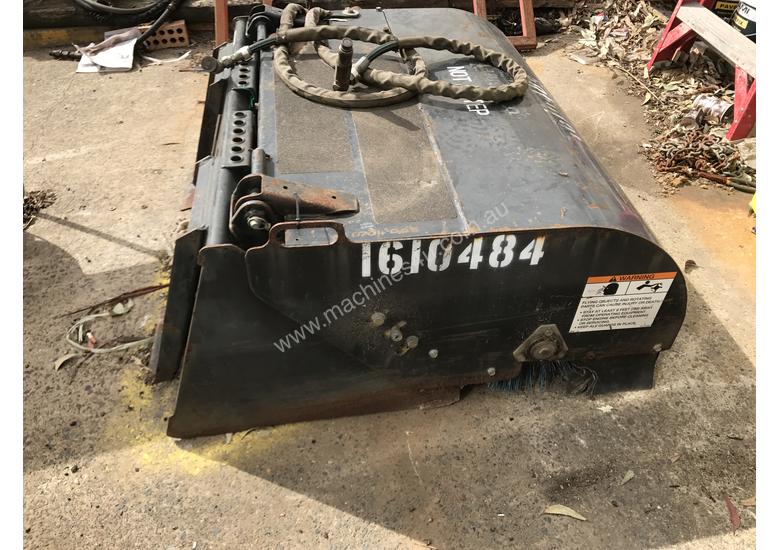 caption Genuine Bobcat Sweeper Broom Bucket - S70 463 Dingo Kanga