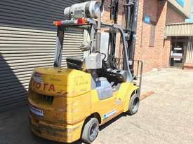 Toyota  LPG / Petrol Counterbalance Forklift - picture1' - Click to enlarge