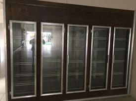Cooling room with displaying fridge - picture0' - Click to enlarge