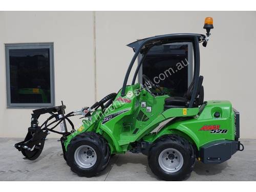 Avant 528 Articulated Loader for Arborists