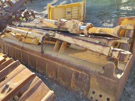 CAT D7R STRAIGHT BLADE - picture0' - Click to enlarge