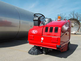RCM Boxer Rider Vacuum Sweeper - picture1' - Click to enlarge
