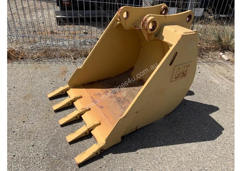 caption CAT 428B BACKHOE BUCKET