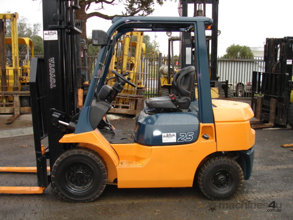 Used Toyota 62 7fd25 Counterbalance Forklift In Griffith Nsw