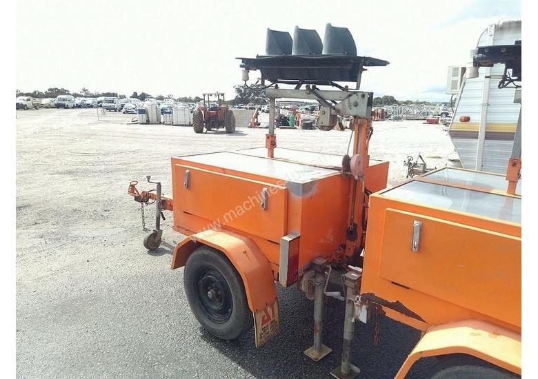 caption The Trailer Factory Stop/go Traffic Lights