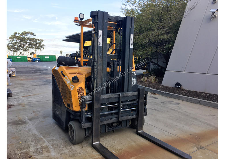 caption 3.0T LPG Multi-Directional Forklift