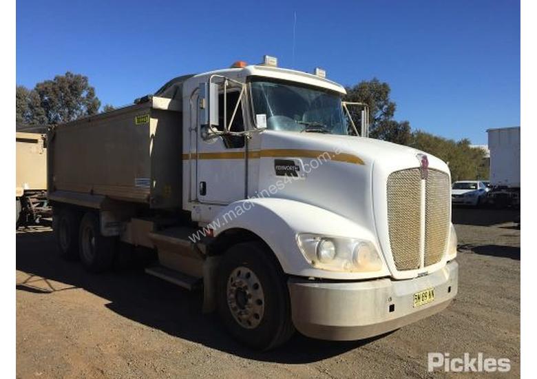 caption 2011 Kenworth T403