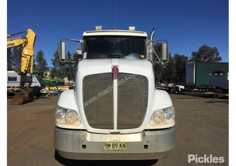 caption 2011 Kenworth T403