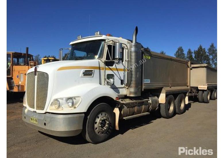 caption 2011 Kenworth T403