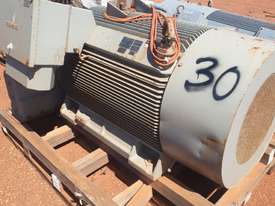 630 kw 840 hp 6 pole 993 rpm 400 volt Foot Mount 450 frame Siemens AC Electric Motor - picture0' - Click to enlarge