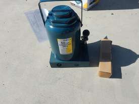 50Ton Bottle Jack - picture1' - Click to enlarge