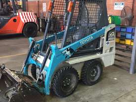 TOYOTA 4SDK4 skid steer with low hours in excellent condition. - picture1' - Click to enlarge