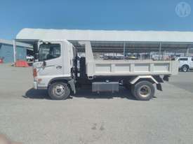 Hino FC 500 Series - picture2' - Click to enlarge