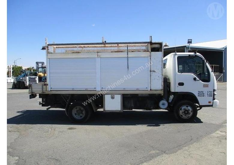 caption Isuzu NPR200