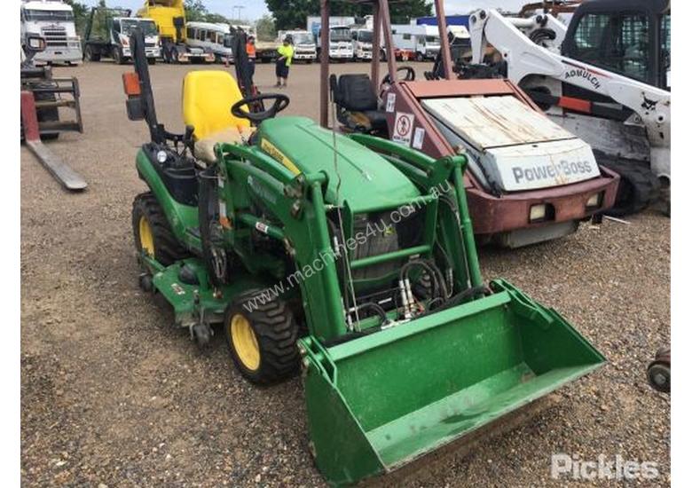 caption 2017 John Deere 1025R