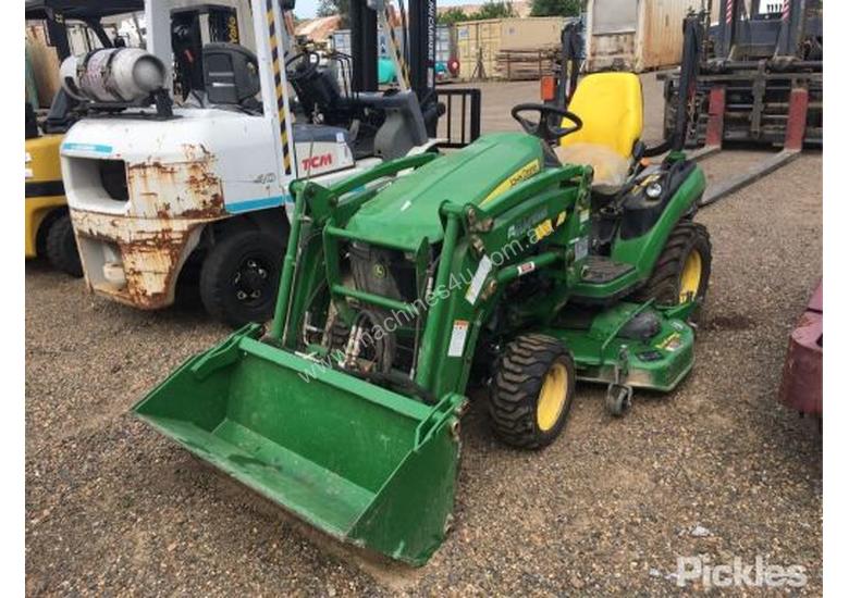 caption 2017 John Deere 1025R