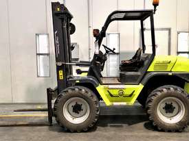 3.0T Diesel Rough Terrain Forklift - picture0' - Click to enlarge