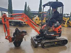 2018 KUBOTA U17 EXCAVATOR WITH LOW 116 HRS, HYDRAULIC HITCH AND BUCKETS - picture0' - Click to enlarge