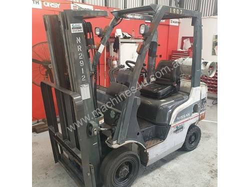 Nissan 1800kg LPG Forklift with 4300mm Three Stage Container Mast