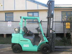 Mitsubishi 2.5 ton LPG Repainted Used Forklift #1550 - picture0' - Click to enlarge