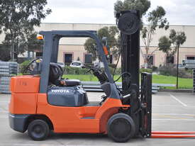 Toyota  4.5 Ton Forklift with 5 meter reach and fork positioner  - picture0' - Click to enlarge