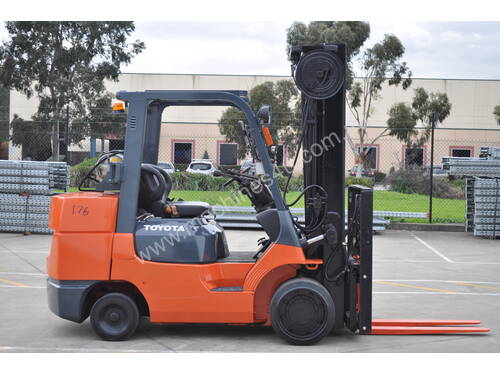 Toyota  4.5 Ton Forklift with 5 meter reach and fork positioner 