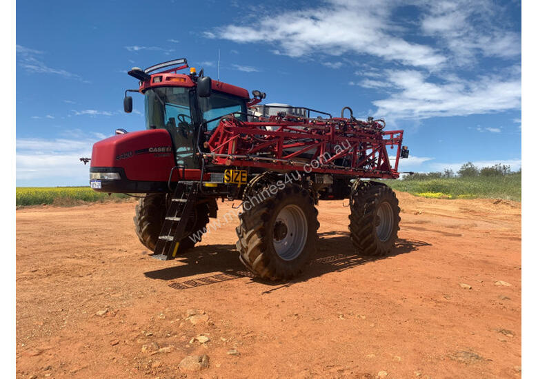 caption CASE IH 4420 Boom Spray Sprayer