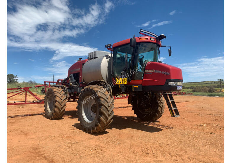 caption CASE IH 4420 Boom Spray Sprayer