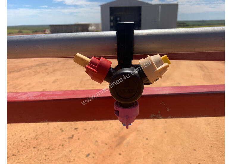 caption CASE IH 4420 Boom Spray Sprayer