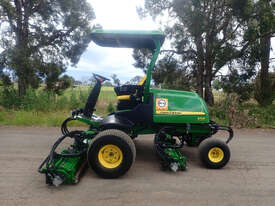 John Deere 8700  Golf Fairway mower Lawn Equipment - picture0' - Click to enlarge